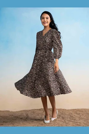 DressBerry Women Floral Printed Crepe Wrap Dress