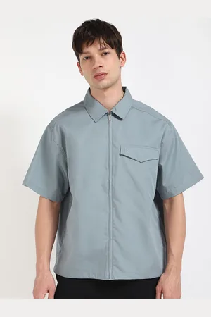 Calvin Klein Men Relaxed Fit Spread Collar Solid Cotton Casual Shirt
