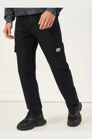 Styli Men Solid Relaxed Fit Cargo Jeans with Badge