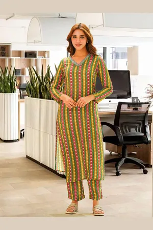 Ambraee Geometric Printed Straight Kurta with Palazzos