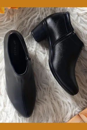 TRASE Women Blocked Heeled Boots