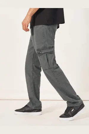 Styli Men Solid Mid-Rise Loose Fit Utility Cargo Jeans