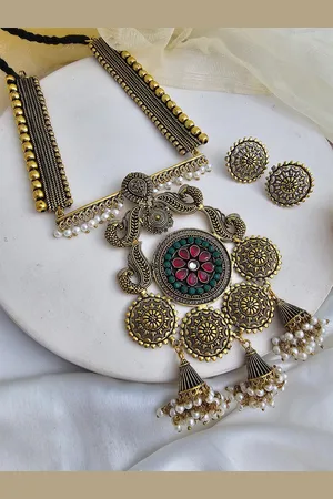 Binnis Wardrobe Gold-Toned & Green Kundan Studded German Silver Necklace Set