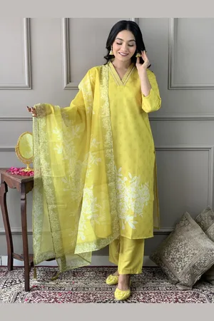 Lilots Women Floral Embroidered Regular Thread Work Chanderi Silk Kurta with Trousers & With Dupatta
