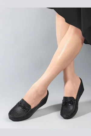 DressBerry Women Textured Loafers