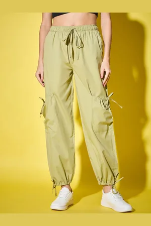 BuyNewTrend Women Relaxed High-Rise Cargos Trousers