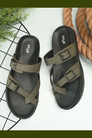 Styli Men Casual Sandals with Buckle Detail