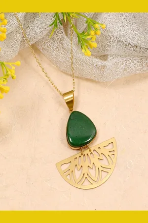 Sangria Gold-Plated Tarnish-Free Emerald Stone Studded Pendant Necklace