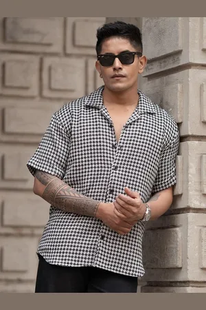 Powerlook Men Spread Collar Geometric Printed Casual Shirt