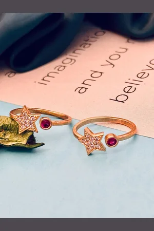 Anouk Gold-Plated American Diamond Studded Toe Rings