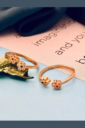Anouk Gold-Plated American Diamond Studded Toe Rings