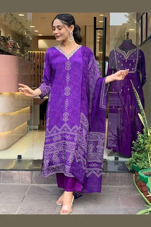 Lilots Bandhani Printed Straight Kurta with Trousers & Dupatta