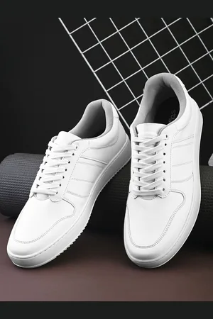 Styli Men Casual Low Top Sneakers