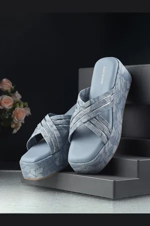 CLOG LONDON Women Textured Wedge Sandals