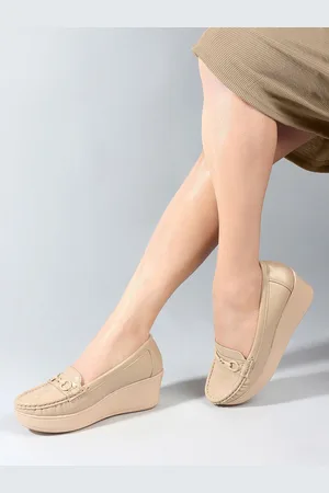 DressBerry Women Textured Loafers