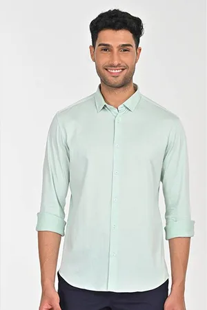 Indian Terrain Men Classic Fit Spread Collar Solid Cotton Casual Shirt