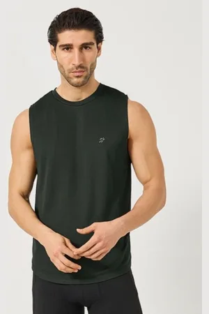 Styli Men Solid Round Neck T-shirt