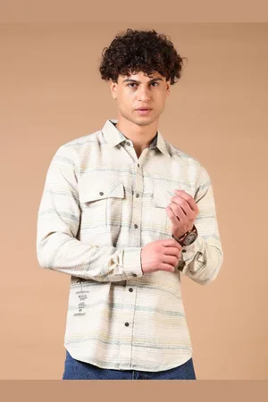 V-Mart Men Spread Collar Horizontal Striped Cotton Casual Shirt