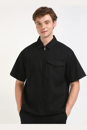 Calvin Klein Men Relaxed Fit Spread Collar Solid Cotton Casual Shirt