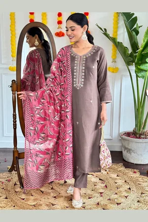 Lilots Floral Embroidered Straight Chanderi Silk Kurta With Trousers And Dupatta