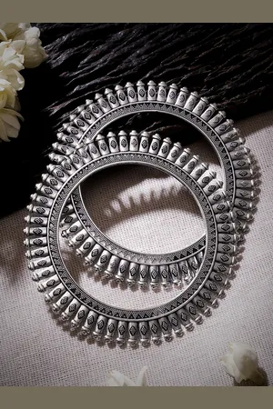 Rubans Set of 2 Vintage Oxidized Silver Plated Bangles
