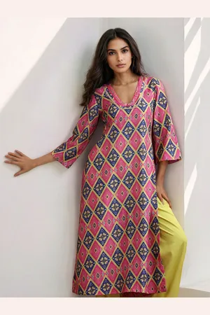 trueBrowns Ethnic Motifs Printed Square Neck Gotta Patti High Slit Kurta With Trouser