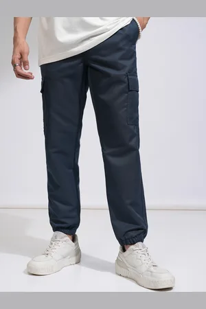 Highlander Men Solid Regular Fit Mid-Rise Cargo-Style Joggers