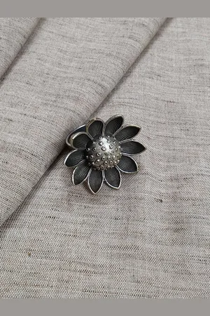 Molcha Floral Oxidised Finger Ring