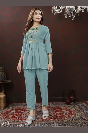DIVASTRI Women Floral Printed Regular Gotta Patti Pure Cotton Top with Trousers