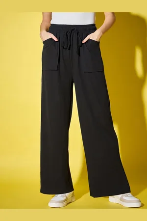 BuyNewTrend Women Relaxed High-Rise Cargos Trousers