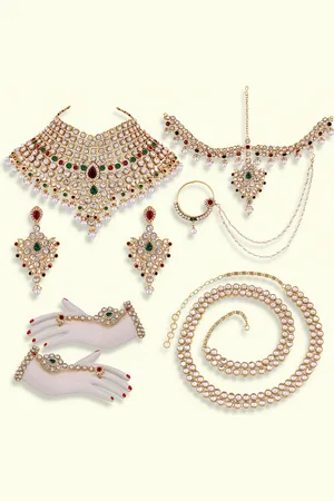 Peora Gold Plated Kundan Studded Jewellery Set with Waist Belt