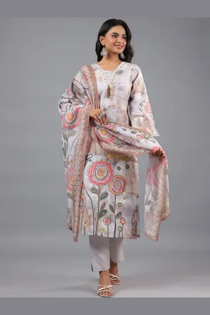 Amchoor Floral Printed Regular Beads and Stones Kurta With Trousers & Dupatta
