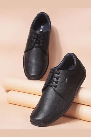 Bata Men Textured Formal Derby Shoes