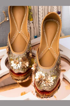 Nidhi Rathi Women Ethnic Mojaris Flats