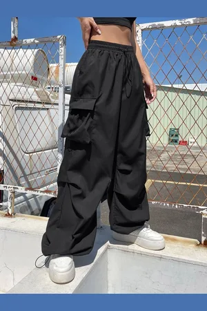 BuyNewTrend Women Relaxed Loose Fit High-Rise Cargos Trousers