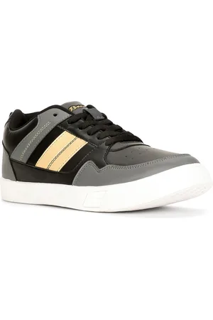 Bata Men Colourblocked Round Toe Sneakers