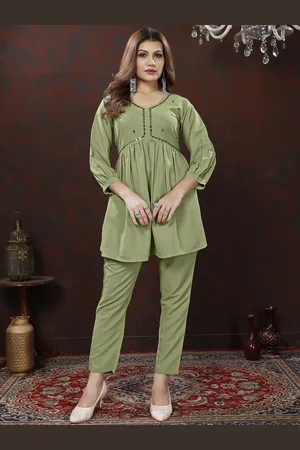 DIVASTRI Women Floral Printed Regular Gotta Patti Pure Cotton Top with Trousers