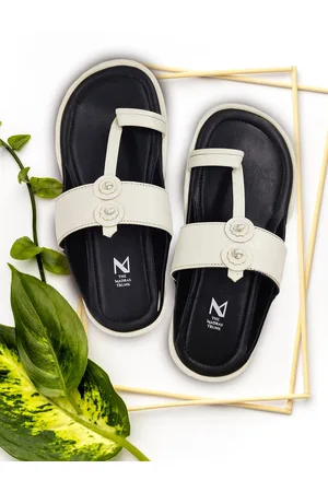 THE MADRAS TRUNK Men Off White Leather One Toe Flats