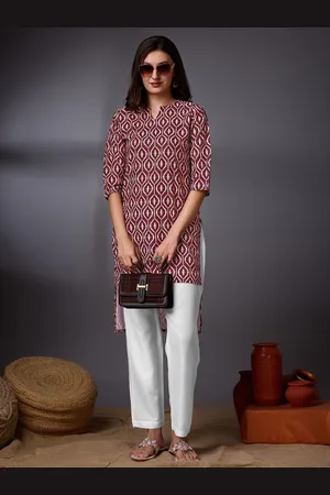 Ishin Ethnic Motifs Printed Round Notched Neck Crepe Straight Kurta