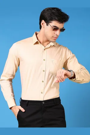 V-Mart Men Spread Collar Solid Cotton Casual Shirt