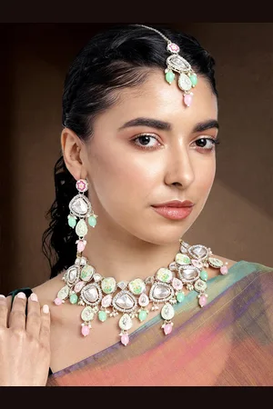 Peora Gold-Plated Kundan Jewellery Set