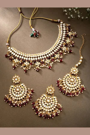 Peora Gold-Plated Maroon Kundan Studded Choker Necklace Jewellery Set with Maang Tikka