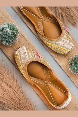 Nidhi Rathi Women Embellished Ethnic Mojaris with Embroidered Flats