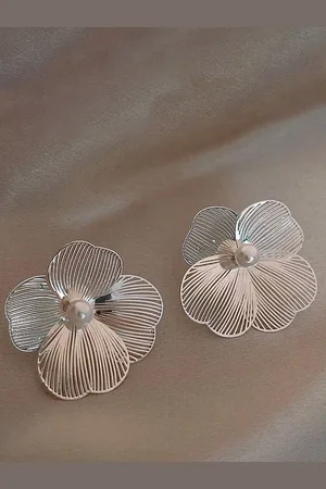 CareDone Contemporary Studs Earrings