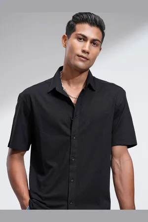 LocoMotive Men Relaxed Fit Spread Collar Textured Cotton Casual Shirt