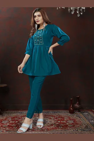 DIVASTRI Women Floral Printed Regular Gotta Patti Pure Cotton Top with Trousers