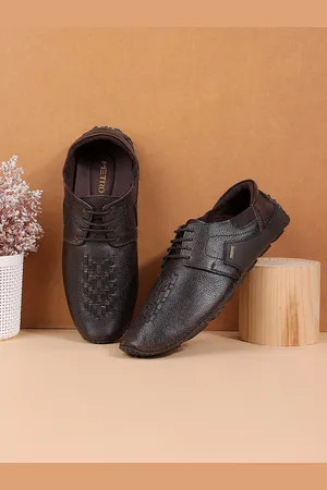 Metro Men Textured Leather Derbys