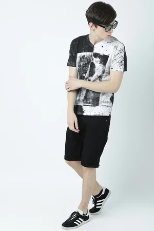 Huetrap Men White & Black Printed V-Neck T-shirt
