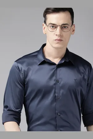 V Dot Men Solid Slim Fit Semiformal Shirt
