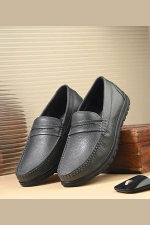 WOAKERS Men Colourblocked Leather Loafers